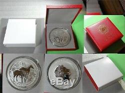 2014 Lunar Series Australie II Année Cheval 1 Kilo. 999 Silver Coin Dans L'encadré