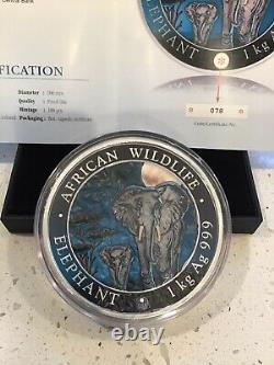 2015 1 Kilo. 999 Fine Silver Elephant Giant Moon Edition Somalie Pièce Émaillée