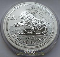 Pièce d'argent de 1/2 kilo à l'effigie du tigre, année du tigre selon le calendrier lunaire chinois 2010, Australie, Perth, d'une valeur de 15 dollars.