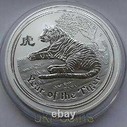 Pièce d'argent de 1/2 kilo à l'effigie du tigre, année du tigre selon le calendrier lunaire chinois 2010, Australie, Perth, d'une valeur de 15 dollars.